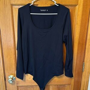 EUC Abercrombie & fitch black long sleeve scoop neck bodysuit size XL